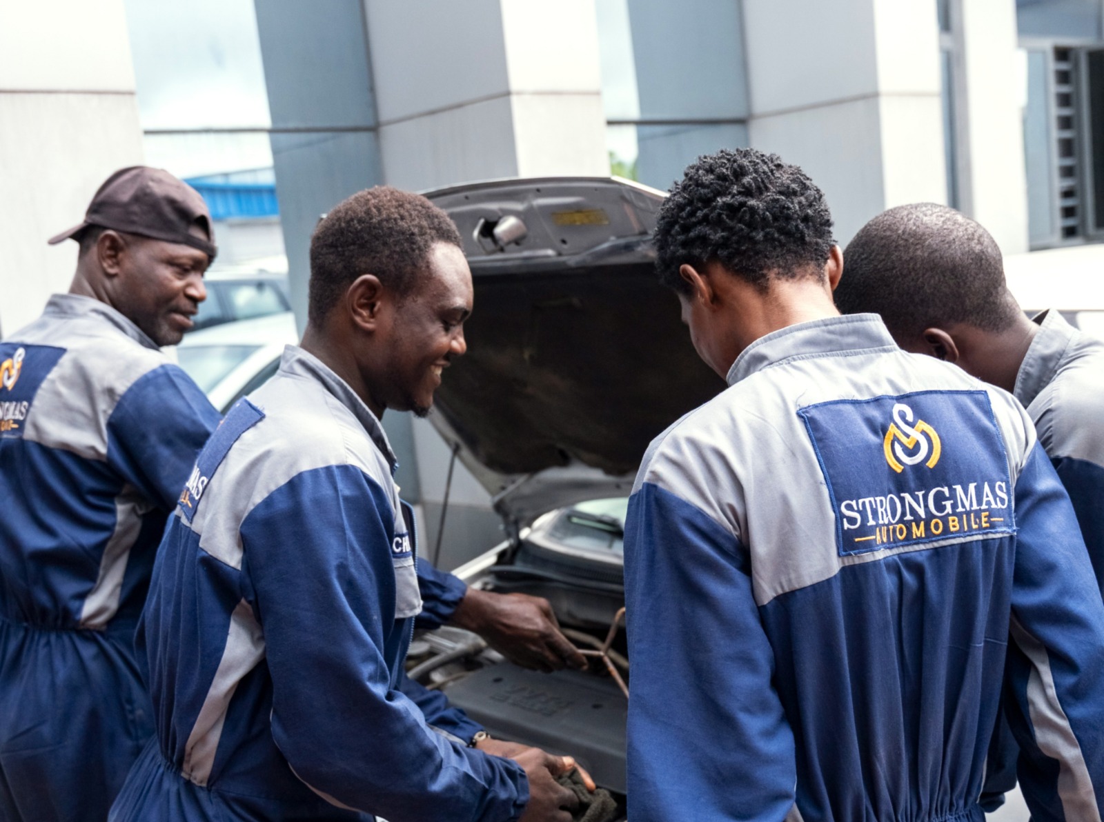 Strongmas mechanic at work